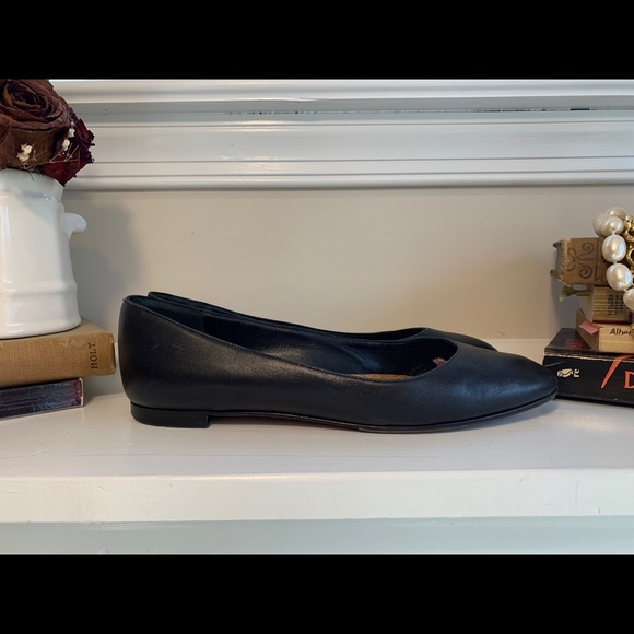 Beautiful and classic Manolo Blahnik flats - Picture 2 of 5